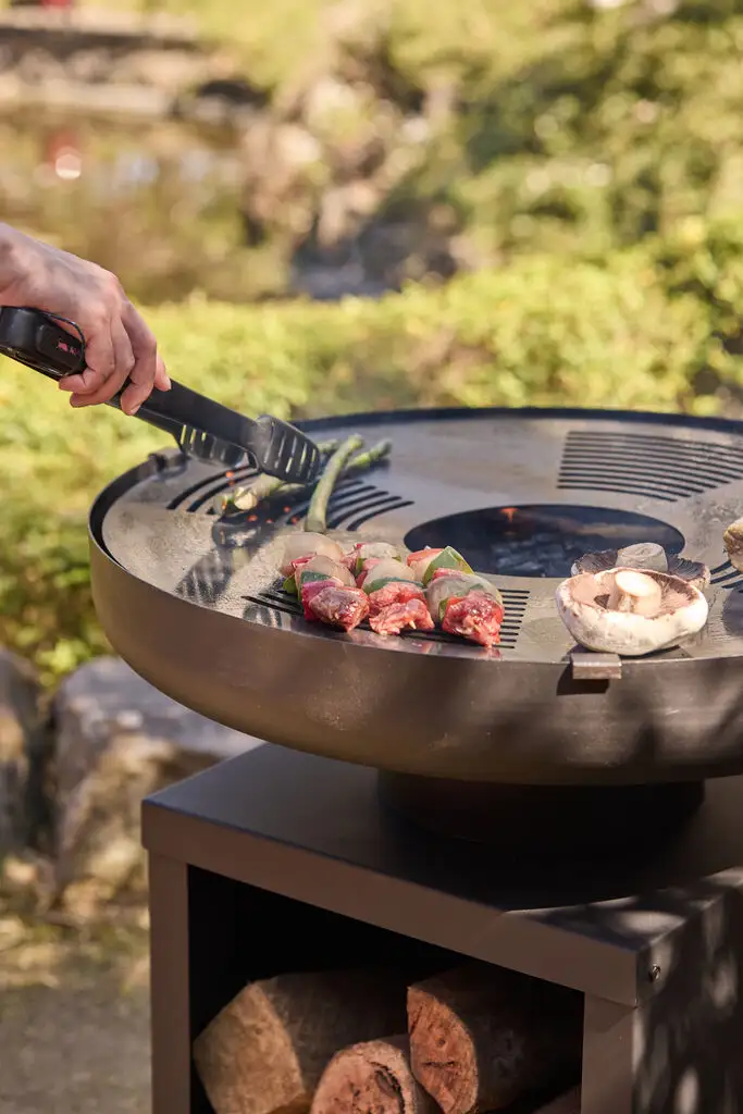 Glow Goulburn Firepit & Planchia Grill